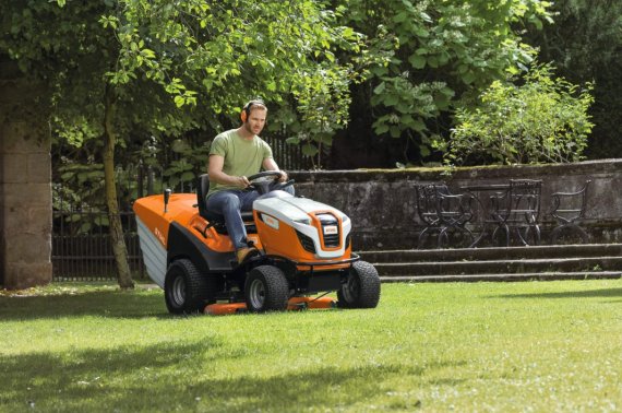 RT 6127 Tractoraş de tuns iarba pe benzină